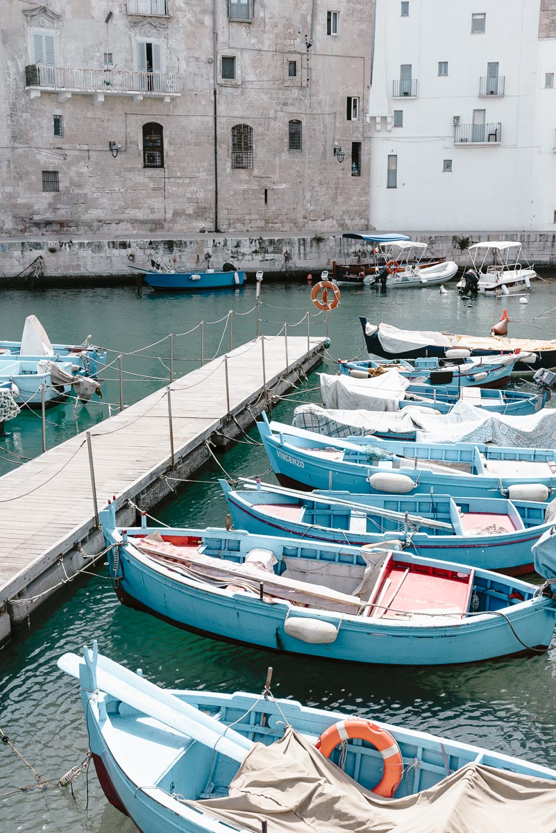 Boten aan kust Monopoli Italië