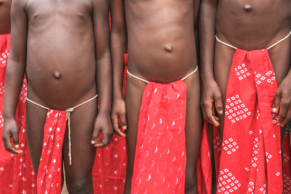 Krobo meisjes aan het begin van de Dipo ceremonie